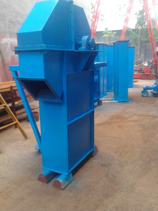 斗式提升機設(shè)備應(yīng)該如何維護使用?(立式斗式提升機)