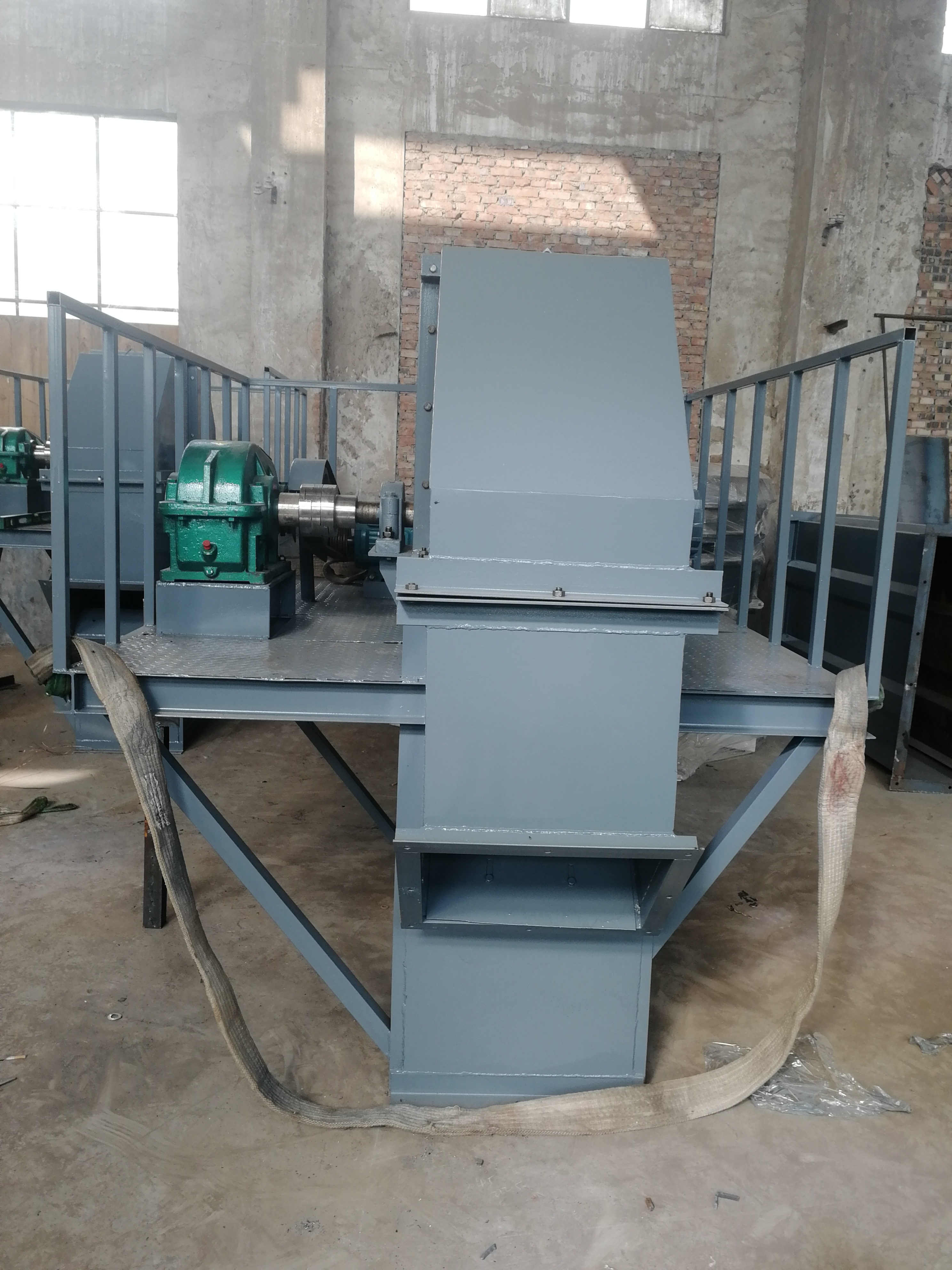 斗式提升機在水泥工業中的應用(斗式提升機工業應用)